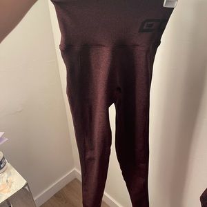 ECHT Arise Scrunch Leggings in Berry